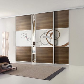 Closets linear sliding 3 doors 3 sections